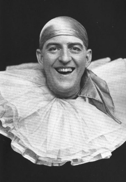 Stanley Holloway as a pierrot in 'The Co-Optimists'