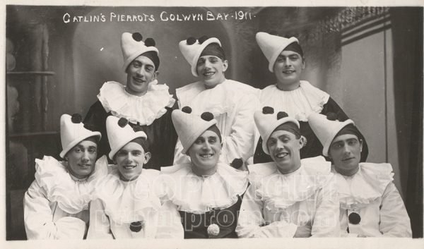 Catlin's Pierrots group-photo Colwyn Bay 1911