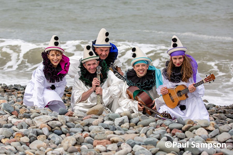 Pierrot-Weekend-copyright-PaulSampson-New-Follies-at-the-sea-edge