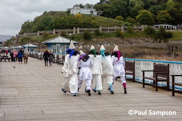 Pierrot-Weekend-copyright-PaulSampson-New-Follies-walking-on-the-pier