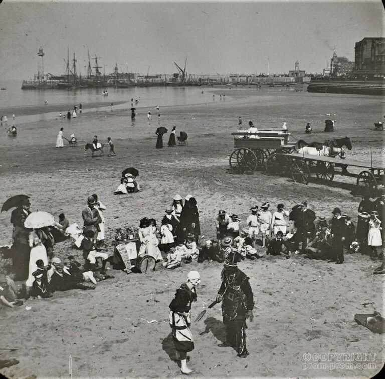 ENTERTAINERS ON THE BEACH MARGATE C1900