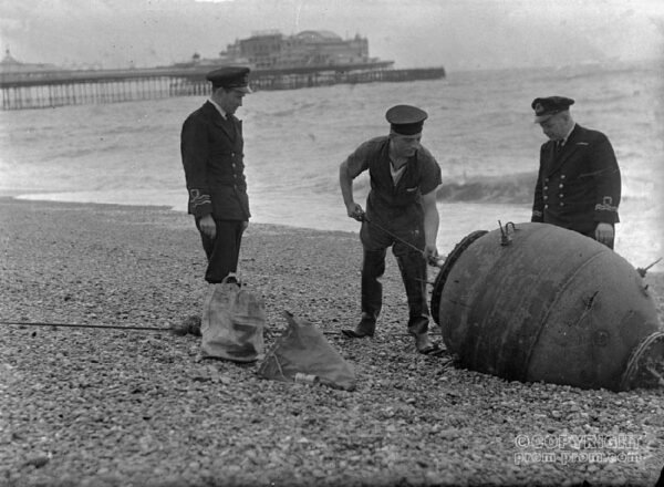 Defusing a mine c 1945, Brighton - Brighton Museums