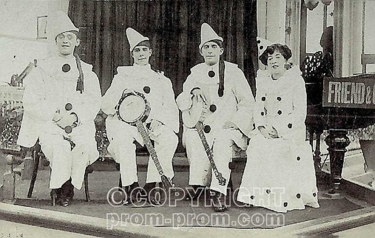 The-London-Pierrot-Team,-Floral-Hall,-Bridlington