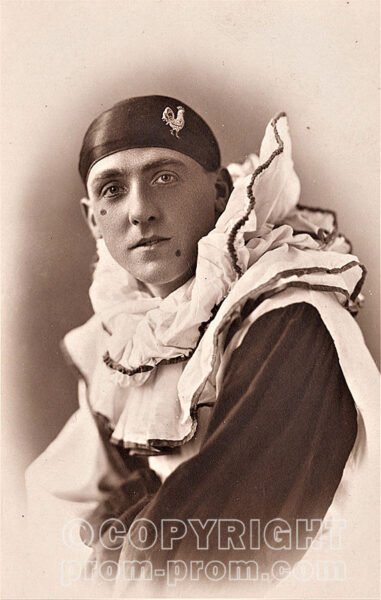 Arthur Mackness, The Roosters