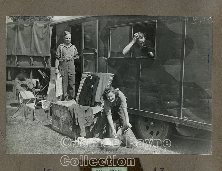 Gay Mills, Stars In Battledress, James Payne Collection (16)
