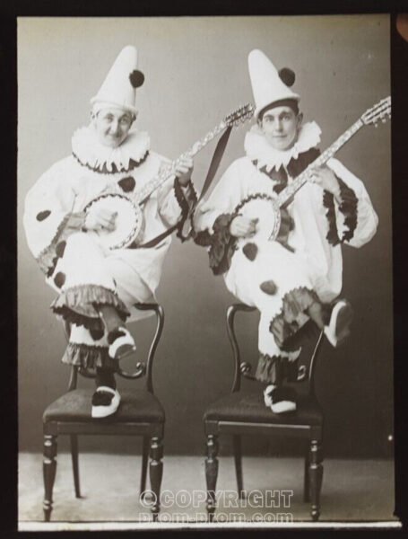 Lantern slide of 2 unknown pierrots