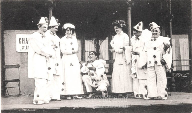 Mrs Ernest Hampson's Pierrots, Girvan ii